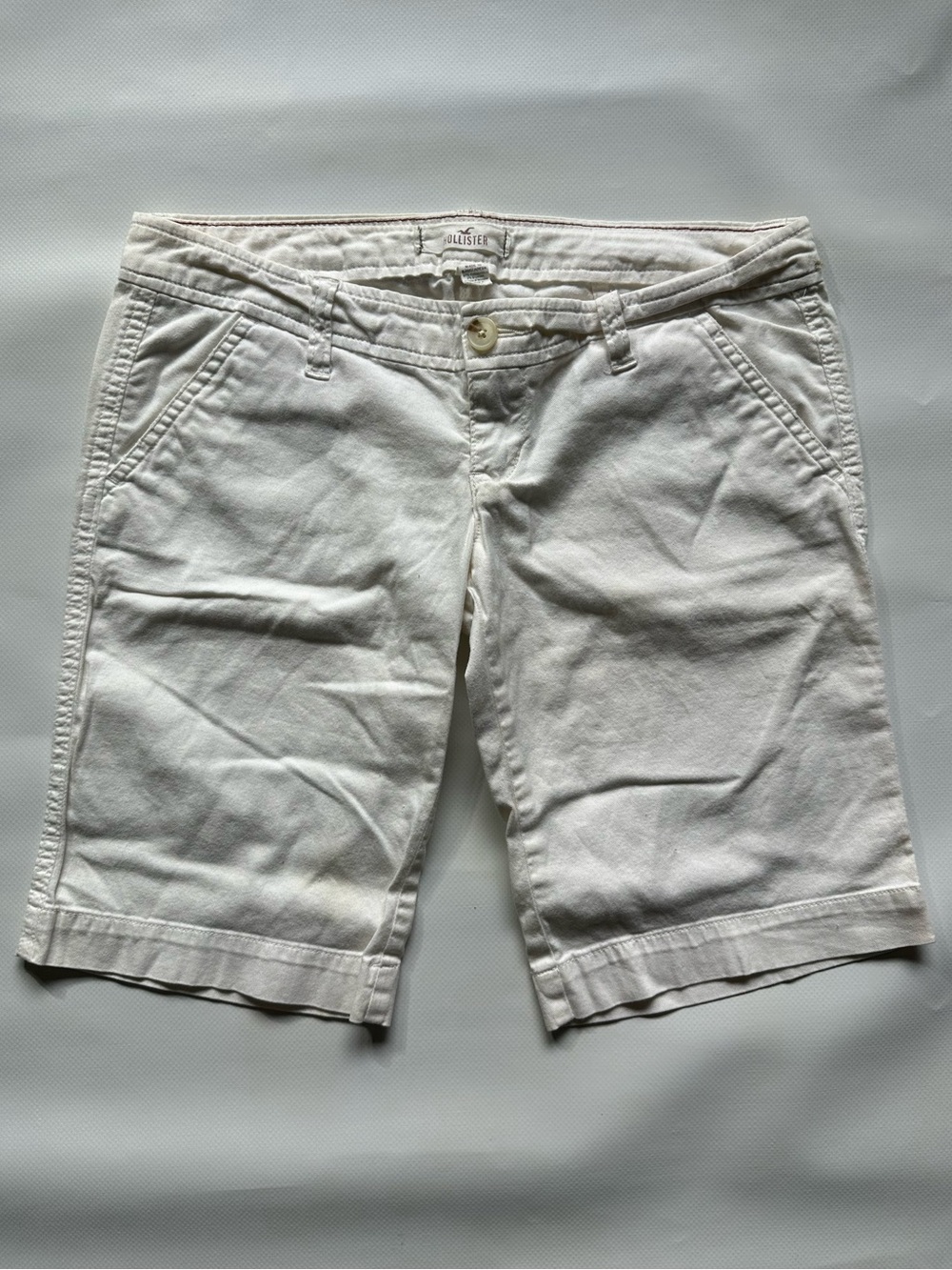 Hollister Women's White Bermuda Shorts Size 1